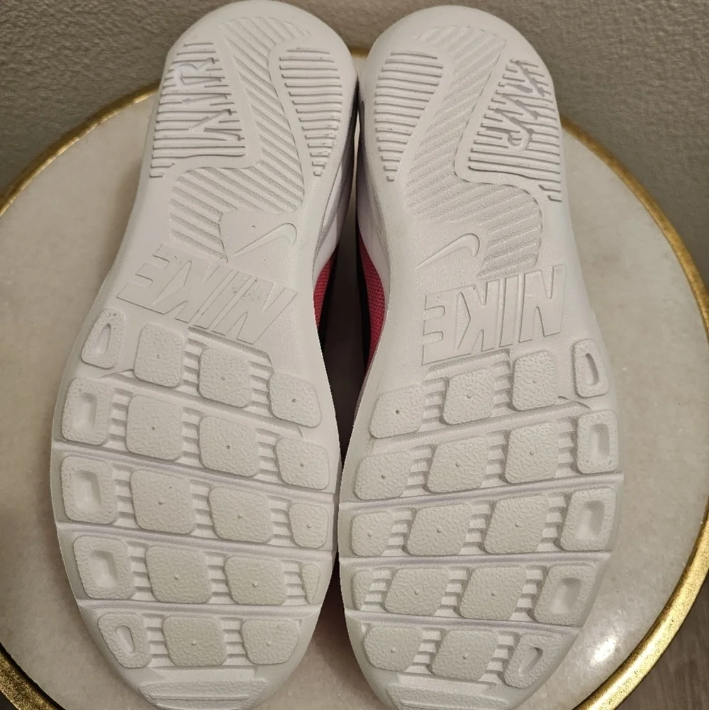 NWOT Nike Air Oketo womans pink sneakers fits size 8.